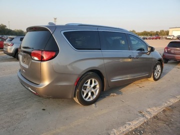 Chrysler Pacifica II 2017 Chrysler Pacifica Touring L Plus 2017 3.6l 3.6 Benzyna 287KM, zdjęcie 3