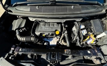 Opel Zafira C Tourer 1.4 Turbo ECOTEC 140KM 2016 Opel Zafira 1.4T Manual 7-osob Skora Navi Kamera 2016 Bogata Wersja, zdjęcie 37