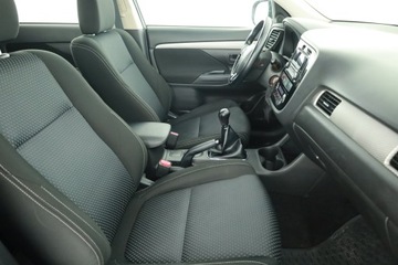 Mitsubishi Outlander III SUV Facelifting 2015 2.0 MIVEC 150KM 2016 Mitsubishi Outlander 2.0, Salon Polska, Klima, zdjęcie 6