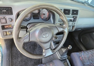 Toyota RAV4 I Cabrio 2.0 16V 129KM 1999 Toyota RAV4 2.0 benzyna .4x4 Zdjecia podwozia 2.0 Benzyna 129KM, zdjęcie 10