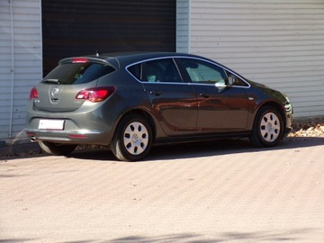 Opel Astra J GTC 1.4 Turbo ECOTEC 140KM 2014 Opel Astra FUUL OPCJA COSMO I WŁAŚĆ 2014R, zdjęcie 16