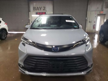 Toyota Sienna III 2022 Toyota Sienna XLE 2022 2.5l 2.5 Hybryda 245KM, zdjęcie 5