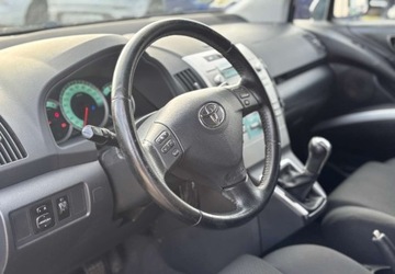 Toyota Corolla Verso E120 1.8 VVT-i 130KM 2004 Toyota Corolla Verso 2004r 1.8 Benzyna 129KM, zdjęcie 3