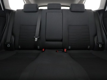 Toyota Auris II Touring Sports Facelifting 1.8 Hybrid 136KM 2015 Toyota Auris lift navi kamera panorama hak, zdjęcie 17