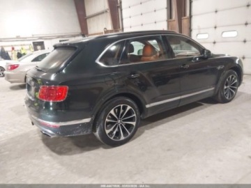 Bentley Bentayga 2019 Bentley Bentayga V8, 2019r., 4x4, 4.0L 4.0 Benzyna 542KM, zdjęcie 3