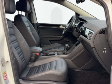 Volkswagen Touran III 1.5 TSI EVO 150KM 2022 Volkswagen Touran Touran, Ogrzewanie Postojowe, Hak, Asystenci, Kamera, 1.5, zdjęcie 17