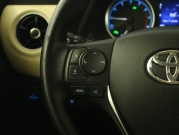 Toyota Corolla XI Sedan 1.6 Valvematic 132KM 2016 Toyota Corolla 1.6 Valvematic, Salon Polska, Navi, zdjęcie 16