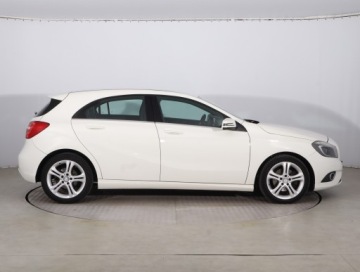 Mercedes Klasa A W176 Hatchback 5d 1.6 180 BlueEFFICIENCY 122KM 2013 Mercedes A A 180, Skóra, Xenon, Bi-Xenon, Klima, zdjęcie 5