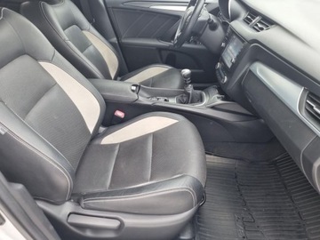 Toyota Avensis III Sedan Facelifting 2015 1.8 Valvematic 147KM 2016 Toyota Avensis Toyota Avensis 1.8 Premium, salon PL, 1.8 Benzyna 147KM, zdjęcie 9