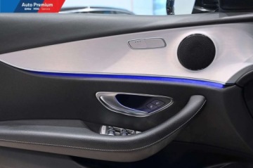 Mercedes Klasa E W213 Limuzyna Facelifting 2.0 E220d 194KM 2022 Mercedes-Benz Klasa E 220dFV23Reflektory LED StatyczneOswietlenie Ambiente, zdjęcie 9