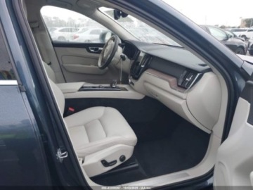 Volvo XC60 II 2022 Volvo XC 60 YV4L12RK8N1901108 2.0 Benzyna 247KM, zdjęcie 8