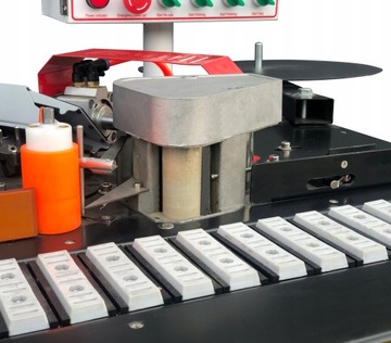 СТАЦИОНАРНЫЙ КРОМОКОБЛИЦОВОЧНЫЙ СТАНОК, АВТОМАТИЧЕСКИЙ, ИЗВЛЕЧЕНИЕ РЕЗКИ