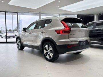 Volvo XC40 Crossover Plug-In Facelifting 1.5 T4 211KM 2022 Volvo XC 40 T4 Start Plug In Kamera cofania Ambiente Nawigacja CarPlay, zdjęcie 1