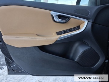 Volvo V40 II Hatchback Facelifting 2.0 D4 190KM 2017 Volvo V40 Salon PL Summum D4 190KM LED Skóra Nawi, zdjęcie 13