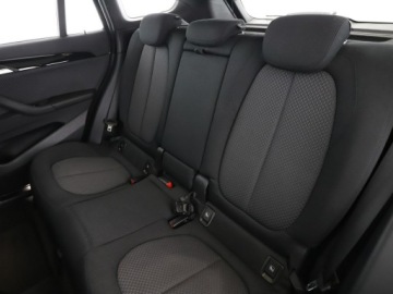 BMW X1 F48 Crossover sDrive18d 150KM 2017 BMW X1 navi klima auto grzane fotele kamera i, zdjęcie 16