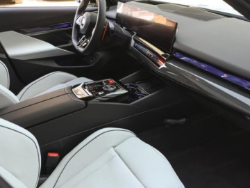 BMW Seria 5 G90-91 M Sedan 4.4 V8 727KM 2025 BMW Seria 5 M5 Sedan 4.4 (727KM) 2025, zdjęcie 7