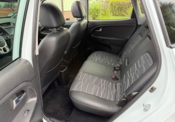 Kia Venga Mikrovan 1.4 DOHC CVVT 90KM 2015 Kia Venga 1.4 90KM Navi Panorama Kamera KEY Bezwypadkowy Dla wymagajacy, zdjęcie 24