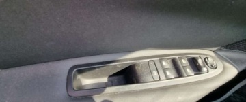 Citroen C4 II Hatchback 5d 1.6 HDi 92KM 2012 Citroen C4 2012r 1.6 HDI. Lekko uszkodzony lewy przod. Jezdzi. 1.6 92KM, zdjęcie 10