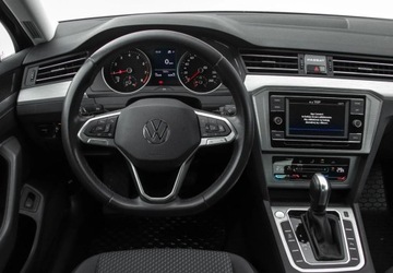 Volkswagen Passat B8 Limousine Facelifting 1.5 TSI EVO 150KM 2021 Volkswagen Passat 1.5 TSI 150KM Essence Czujniki Parkowania Podgrzewane Fo, zdjęcie 16
