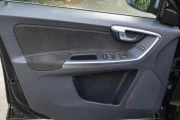 Volvo XC60 I SUV Facelifting 2.0 D4 DRIVE-E 190KM 2017 Volvo XC 60 VOLVO XC60 2.0 D4 190KM R-DESIGN BLIS Navi Kamera Gwarancja 12, zdjęcie 17