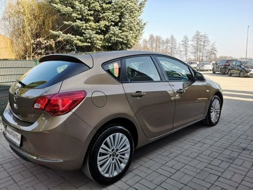 Opel Astra J Hatchback 5d Facelifting 1.6 Twinport ECOTEC 115KM 2013 Opel Astra 1,6 16v 116KM Klima LIFT Isofix Ledy, zdjęcie 4