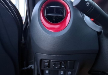 Nissan Juke I SUV Facelifting 1.2 DIG-T (Euro 6) 115KM 2017 Nissan Juke Pl Salon , przepiekne wnetrze z czerwonymi wstawkami 1.2 115KM, zdjęcie 33