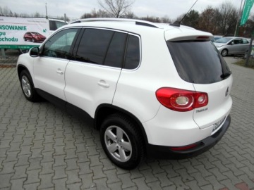 Volkswagen Tiguan I SUV 2.0 TDI CR DPF 140KM 2008 Volkswagen Tiguan Webasto 4x4 Nawigacja Bi-Xenon Klimatronik 2.0 Diesel, zdjęcie 13