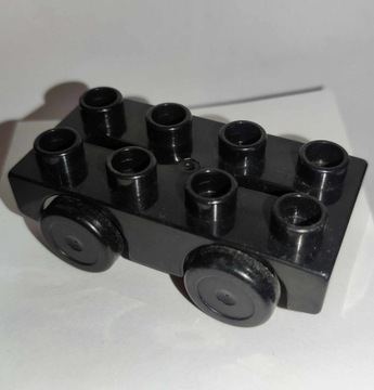 LEGO Duplo Podstawa samochodowa 2 x 4 z czarnymi kołami 31202c03pb02