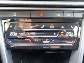 Volkswagen T-Roc I SUV Facelifting 1.0 TSI 110KM 2022 Volkswagen T-Roc 1.0TSI 110KM Manual OCAC GRATIS AppConnect FV23, zdjęcie 24