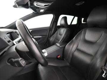 Volvo V60 I Kombi Facelifting 2.0 D3 DRIVE-E 150KM 2017 Volvo V60 Cross Country CrossCountry D3 automat, zdjęcie 12