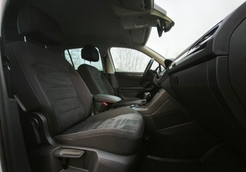 Volkswagen Tiguan II SUV 2.0 TDI 190KM 2017 Volkswagen Tiguan Highline 4Motion Pakiet Premium, GPS, Active Info Displ, zdjęcie 18