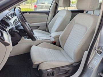 Volkswagen Passat B8 Variant Facelifting 1.5 TSI EVO 150KM 2022 Volkswagen Passat SalonPL serwis ASO 1.5TSI 150KM bezwypadkowy kamera grz., zdjęcie 9