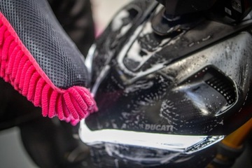 Перчатка для мытья из микрофибры 2 в 1 Muc-Off