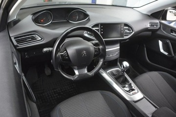 Peugeot 308 II SW Facelifting 1.2 PureTech 110KM 2018 Peugeot 308 1.2 Turbo doinwestowany hak nawigacja, zdjęcie 10