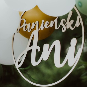Koło z napisem wieczór panieński