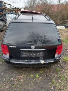 SZYBA Z KLAPY TYŁ przed LIFT KOMBI VOLKSWAGEN PASSAT B5 klapa ZŁOM