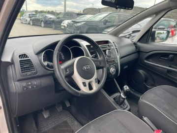Kia Venga Mikrovan 1.4 CRDi WGT 90KM 2010 Kia Venga Klimatronik Skórana kiwrownica Tempomat, zdjęcie 6