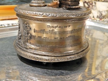 Статуэтка Людвига Ван Бетховена музыкальная шкатулка на постаменте v