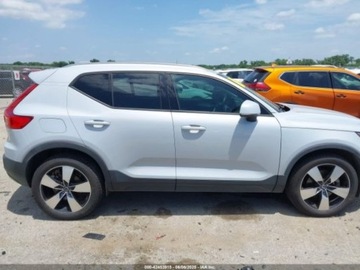 Volvo XC40 2020 Volvo XC 40 2020 VOLVO XC40 T4 MOMENTUM 2.0 Benzyna 187KM, zdjęcie 3