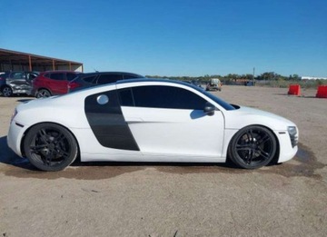 Audi R8 I Coupe 4.2 V8 FSI 420KM 2009 Audi R8 Coupe 2009, 4.2L, 4x4, od ubezpieczalni 4.2 Benzyna 420KM, zdjęcie 3