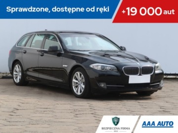 BMW Seria 5 F10-F11 Touring 520d 184KM 2011 BMW 5 520d, 181 KM, Navi, Klima, Klimatronic