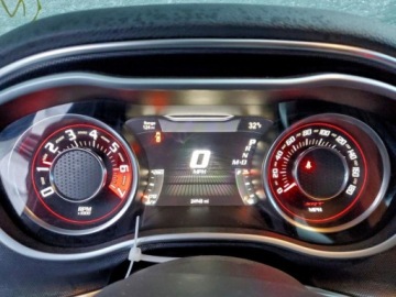 Dodge Challenger III 2015 Dodge Challenger 2015 Dodge Challenger 2dr Cpe SRT 392 6.4 Benzyna 485KM, zdjęcie 10