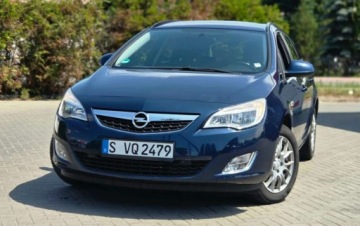 Opel Astra J Sports Tourer 1.6 Turbo ECOTEC 180KM 2012 Opel Astra 1,6 turbo 180 KM Led Klima PdC Import Raty Oplaty 1.6 180KM