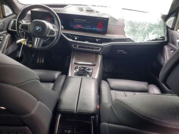 BMW X7 2024 BMW X7 M60i 2024 4.4 Benzyna 523KM, zdjęcie 8