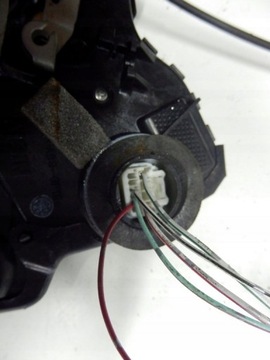 DAIHATSU TERIOS II ZÁMEK LEVÝ PŘEDNÍ