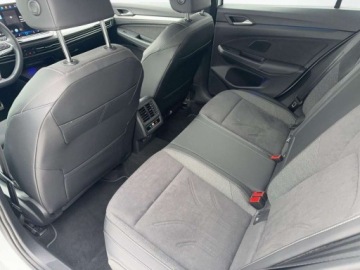 Volkswagen Golf VIII Variant 1.5 eTSI 150KM 2024 Volkswagen Golf 1.5 Benzyna 150KM, zdjęcie 13
