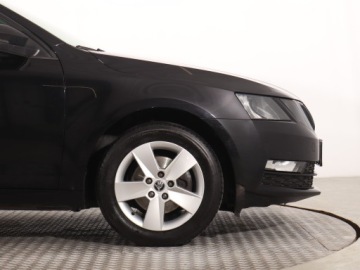 Skoda Octavia III Kombi Facelifting 1.5 TSI ACT 150KM 2019 Skoda Octavia 1.5 TSI, Salon Polska, Serwis ASO, zdjęcie 14