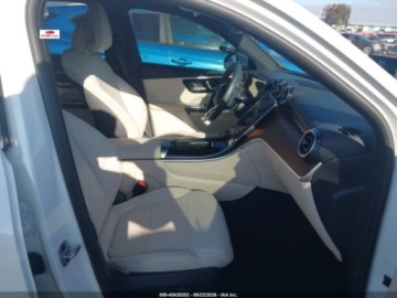 Mercedes GLC C254/X254 2024 Mercedes-Benz GLC 300 4MATIC SUV, 2024r., 4x4, 2.0L 2.0 Hybryda 255KM, zdjęcie 8