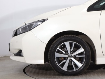 Nissan Leaf II Hatchback Elektryczny 40kWh 150KM 2021 Nissan Leaf 40 kWh, SoH 50%, Salon Polska, zdjęcie 13