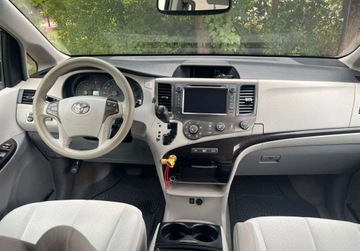 Toyota Sienna III 3.5 V6 266KM 2012 Toyota Sienna 3.5 BLPG 266Ps 4x4 Automat Navi 7 foteli Kamera Bezwypadkowa, zdjęcie 4